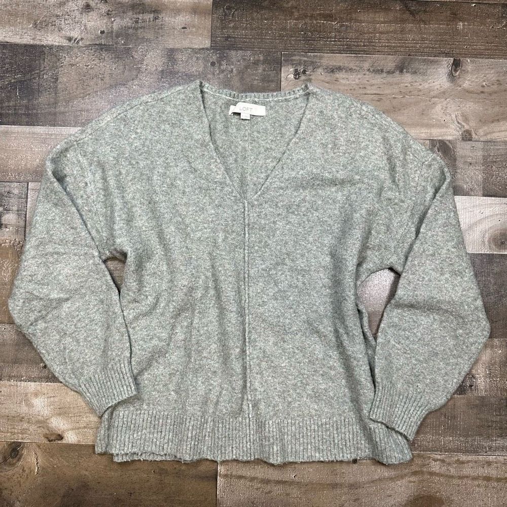 Loft Ann Taylor Women’s Size Medium Sweater Grey Fuzzy Knit Balloon Sleeve